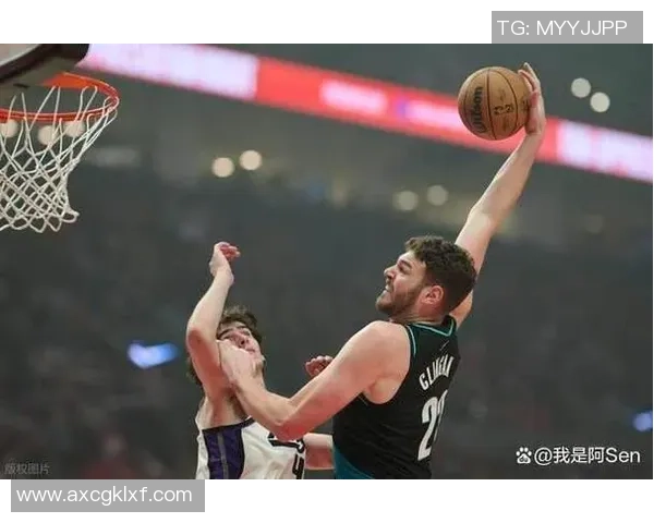 杨瀚森首节表现平平仅得2分2板末段单臂补扣引发全场欢呼